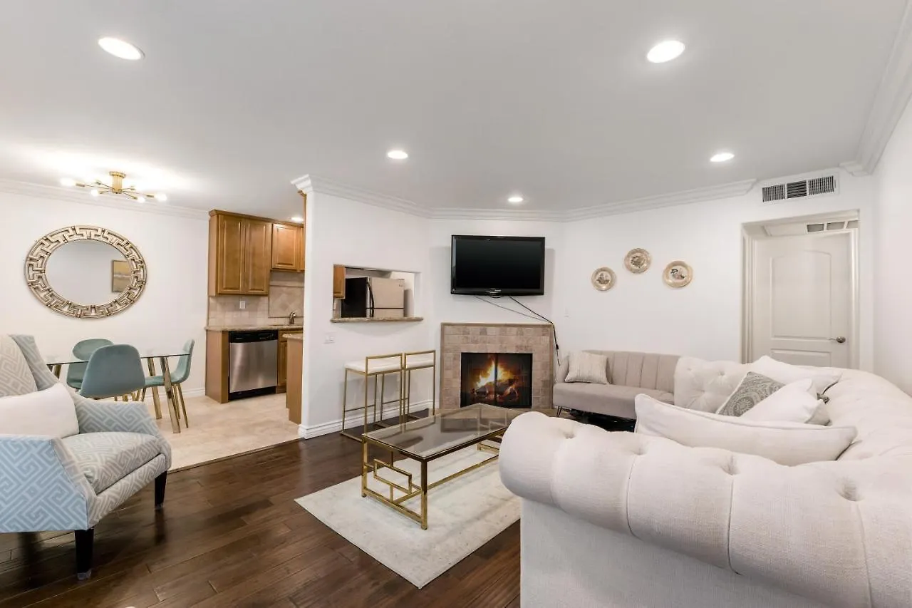 Luxury 2-Bedroom Condo In Studio City Los Angeles