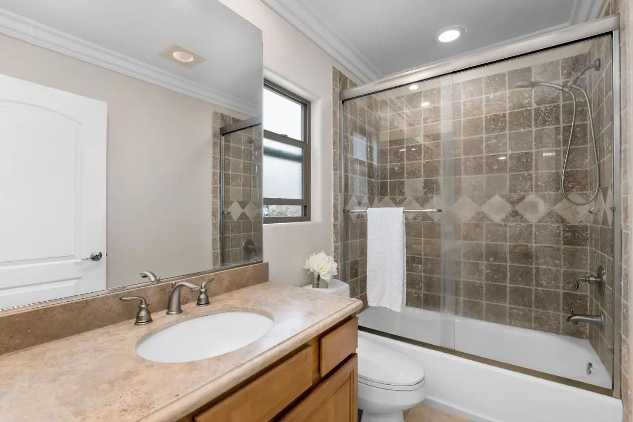 Luxury 2-Bedroom Condo In Studio City Los Angeles USA